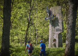 Памятник Прометею. Вагоник на Каспровый Верх