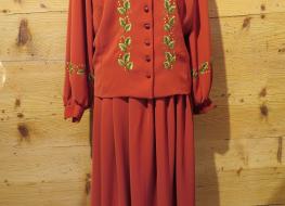 ​Ubranie rude haftowane nićmi
