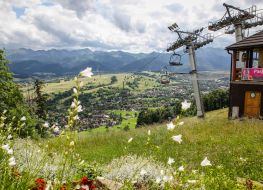 Summer and winter Harenda station