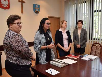 Obraz przedstawiający: Pożegnanie nauczycieli
