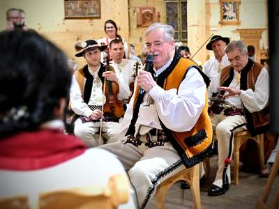 Obraz przedstawiający: Wieczór w Czerwonym Dworze „Andrzej Krzeptowski- Bohac i jego dziedzictwo