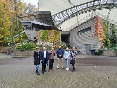 Obraz przedstawiający: Intensywna wymiana inwestycyjna