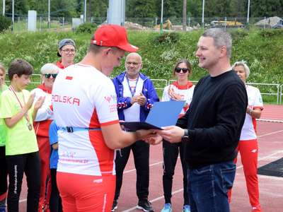 Obraz przedstawiający: Gratulacje i podziękowania dla medalistów Mistrzostw Świata z Fundacji HANDICAP...