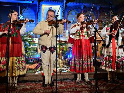 Obraz przedstawiający: Muzyka Rodziny Lassaków „Heliosów” kolędowo