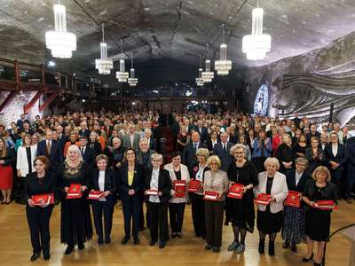 Obraz przedstawiający: Gratulacje dla Podhalańskiego Uniwersytetu Trzeciego Wieku z okazji jubileuszu 50-lecia...