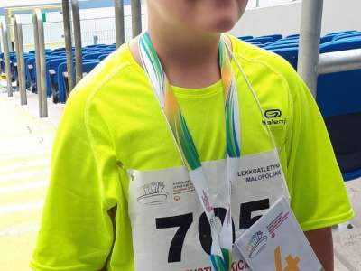 Obraz przedstawiający: 12-letni Krystian Kicmal medalistą Ogólnopolskich Letnich Igrzysk Olimpiad Specjalnych 2018