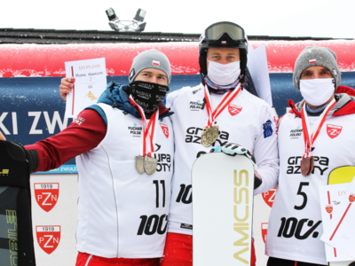 Obraz przedstawiający: Aleksandra Król i Michał Nowaczyk ze złotymi medalami w PGS...
