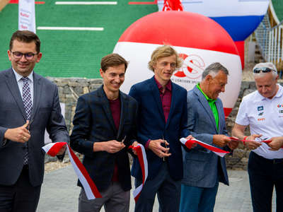 Obraz przedstawiający: Nowy kompleks skoczni otwarty
