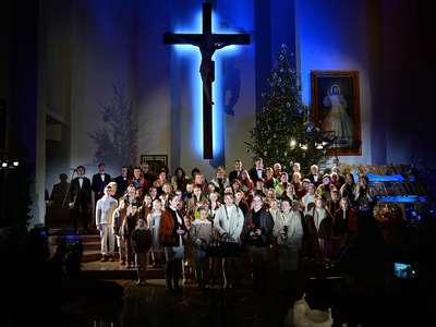 Obraz przedstawiający: Wyjątkowy wieczór z Tatrzańskim Chórem „Szumny” i Scholą „Bogu Miłe”