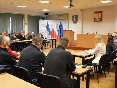Obraz przedstawiający: Spotkanie Radnych z taksówkarzami