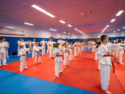 Obraz przedstawiający: Treningi dzieci i młodzieży w ramach programu „Karate dla każdego”