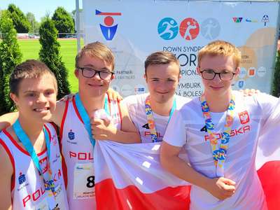 Obraz przedstawiający: Sześć medali zawodników HANDICAP-u w Mistrzostwach Świata Sportowców z Zespołem...