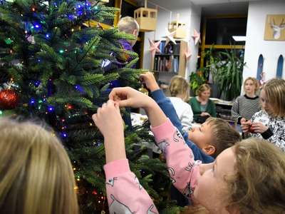 Obraz przedstawiający: Choinki i pierniki czyli święta w Bibliotece