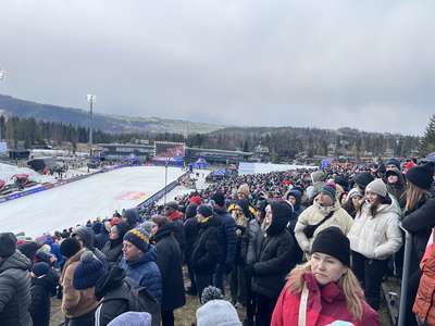 Obraz przedstawiający: Pierwsze w historii skoki w punkt i niesamowity doping na...