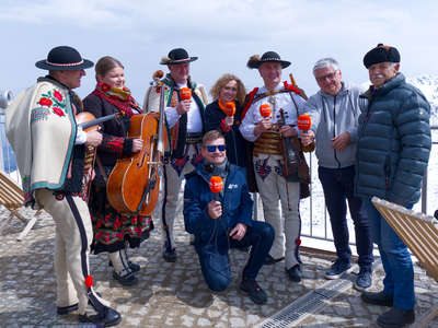 Obraz przedstawiający: Sto lat na fali! „Cztery Pory Roku” nadają z Kasprowego...