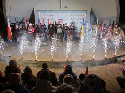 Obraz przedstawiający: Otwarcie Mistrzostw Świata Juniorów w snowboardzie alpejskim