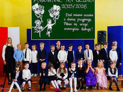 Obraz przedstawiający: Pasowanie na ucznia w SP 5