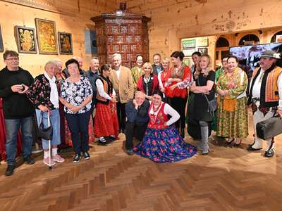 Obraz przedstawiający: Festiwalowe wspomnienia podczas Wieczoru w Czerwonym Dworze