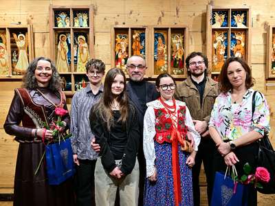 Obraz przedstawiający: Światło, które pozostało. Wernisaż wystawy Janiny Maślankowej.