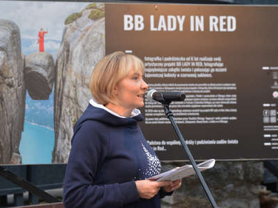 Obraz przedstawiający: Wernisaż wystawy BB Lady In Red