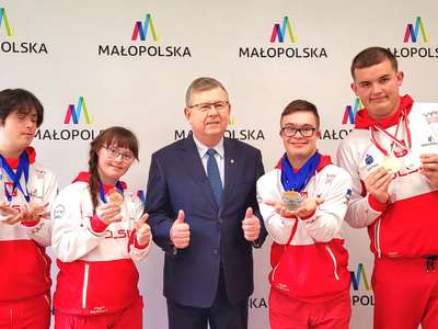 Obraz przedstawiający: Marszałek Małopolski gościł medalistów Narciarskich Mistrzostw Świata VIRTUS 2024