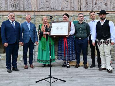 Obraz przedstawiający: Centrum Kultury Rodzimej w Willi Czerwony Dwór otrzymało Brązowy Medal...
