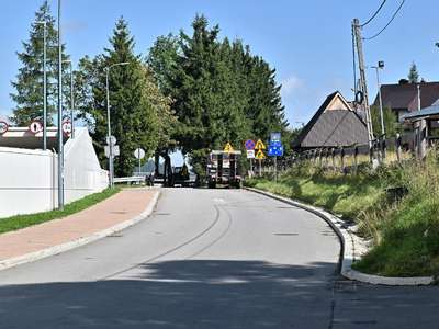 Obraz przedstawiający: Zwężenie ulicy Smrekowej na czas remontu