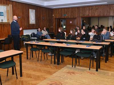 Obraz przedstawiający: Spotkanie Burmistrza z uczestnikami wymiany w ramach programu Erasmus Plus