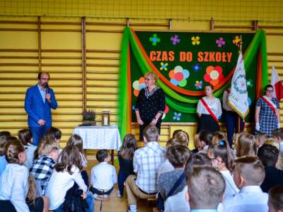 Obraz przedstawiający: Szkołę czas zacząć