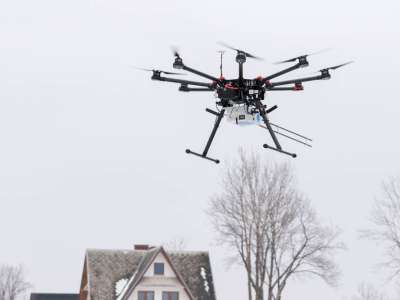 Obraz przedstawiający: Straż miejska testuje drona