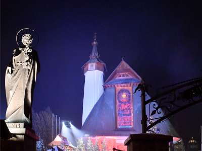 Obraz przedstawiający: Gwiazdy kolędują w Zakopanem - Świąteczny koncert pod patronatem Pary...