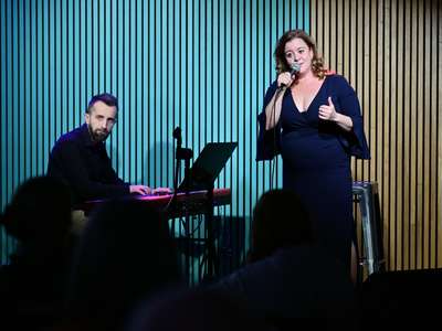 Obraz przedstawiający: CZUŁOŚĆ, LEKKOŚĆ, CZAR