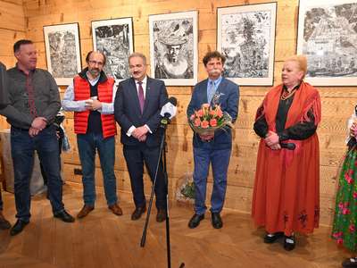 Obraz przedstawiający: Grafiki Jerzego Jędrysiaka można już podziwiać w Czerwonym Dworze