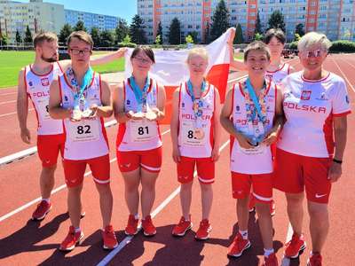 Obraz przedstawiający: 10 medali Mistrzostw Świata Sportowców z Zespołem Downa SU-DS 2022...