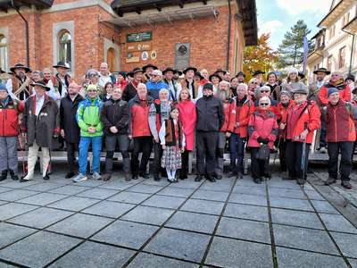 Obraz przedstawiający: Pokazywać ludziom góry swoimi oczami... ceremoniał blachowania nowych przewodników