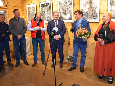 Obraz przedstawiający: Wernisaż wystawy "Szepty mojej duszy" prof. Jerzego Jędrysiaka