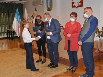 Obraz przedstawiający: Stypendia Burmistrza rozdane