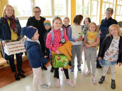 Obraz przedstawiający: Życzenia i słodkie prezenty dla dzieci