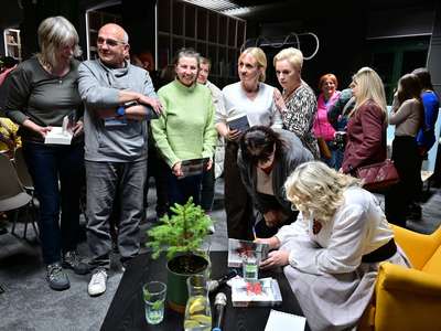 Obraz przedstawiający: Spotkanie autorskie z Marią Gąsienicą-Zawadzką