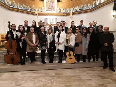 Obraz przedstawiający: Koncert pieśni pasyjnych zespołu Harni