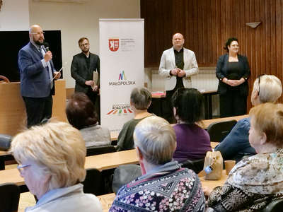 Obraz przedstawiający: Bezpieczeństwo Seniorów na drodze