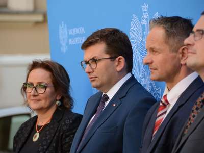 Obraz przedstawiający: Szczepimy się od Giewontu po Pustynię Błędowską