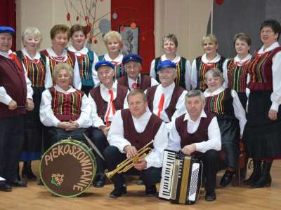 Obraz przedstawiający: Występ zespołu Piekoszowianie z Piekoszowa