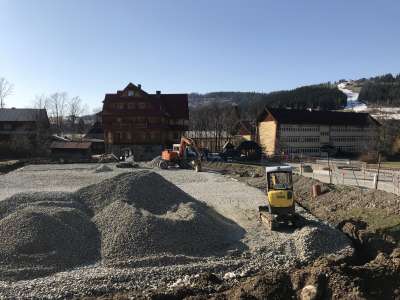 Obraz przedstawiający: Budowa boiska przy SP2 w Zakopanem