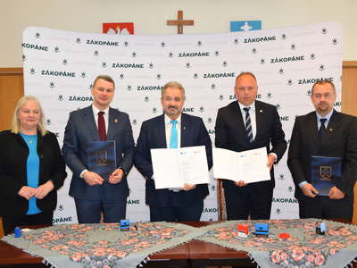 Obraz przedstawiający: Podpisanie umowy na rozbudowę oczyszczalni ścieków Łęgi w Zakopanem –...