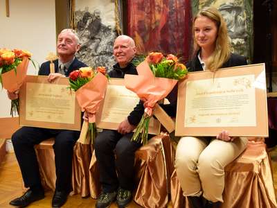 Obraz przedstawiający: Wręczenie dorocznych nagród Burmistrza Miasta Zakopane