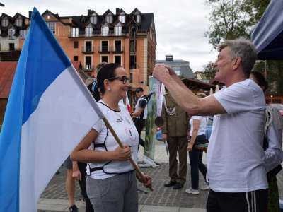 Obraz przedstawiający: Bieg sztafetowy straży granicznej wokół niepodległej przez Zakopane