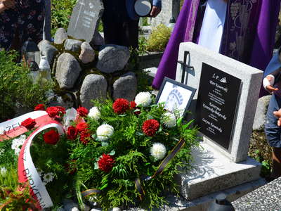 Obraz przedstawiający: Symboliczny pogrzeb Piotra Kossewskiego – byłego więźnia Auschwitz