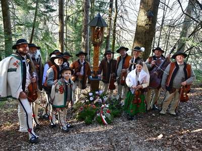 Obraz przedstawiający: Zakopane uczciło 100. rocznicę śmierci Bartusia Obrochty