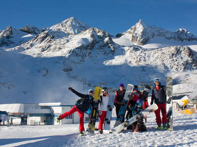 Obraz przedstawiający: AZS snowboard - listopad